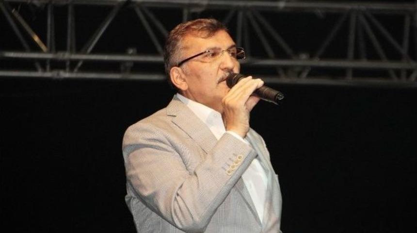 Zeytinburnu Ak Parti İl&ccedil;e Y&ouml;netimi Ve Vatandaşlar İftarda Bir Araya Geldi