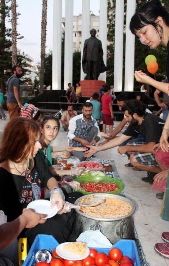 Çevreciler 'yeryüzü Sofrası'nda Iftar Yaptı