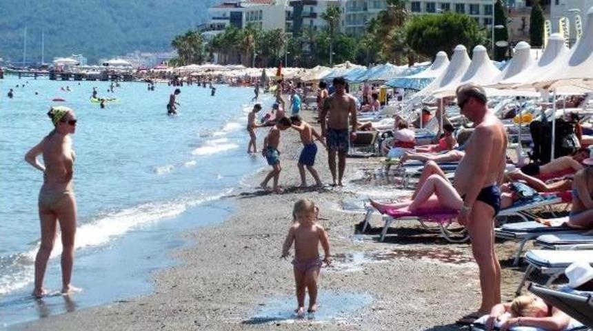 Marmaris Tatilcilerin Akınına Uğradı