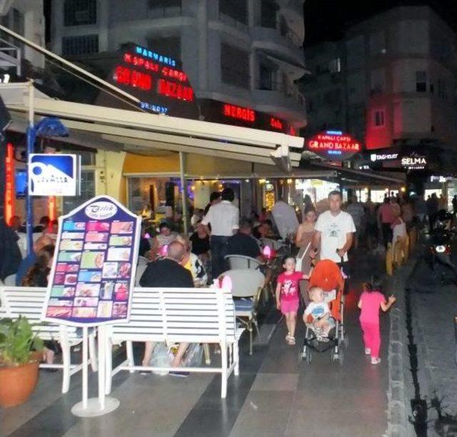 Marmaris Tatilcilerin Akınına Uğradı