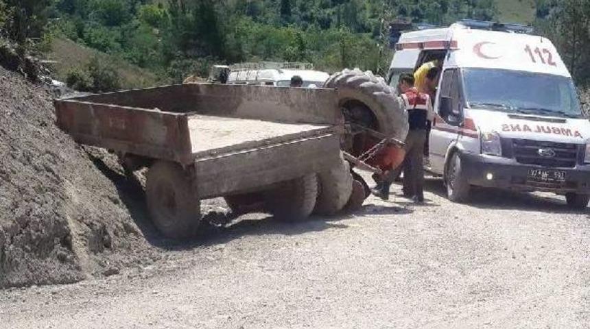 Kastamonu'da Devrilen Trakt&ouml;r&uuml;n S&uuml;r&uuml;c&uuml;s&uuml; &Ouml;ld&uuml;
