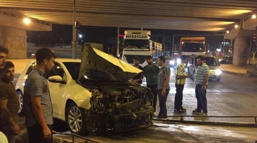 Diyarbakır&rsquo;da Maddi Hasarlı Trafik Kazası