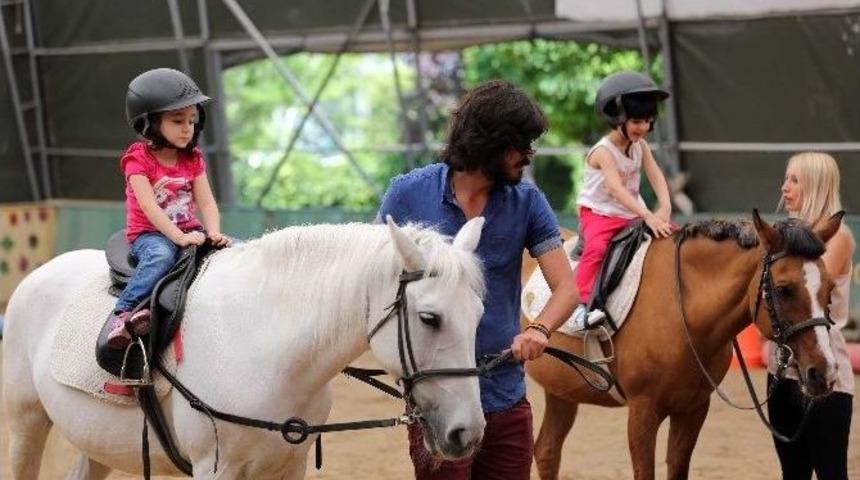 Yenimahalleli Minikler Atlarla Keyifli Anlar Ge&ccedil;irdi