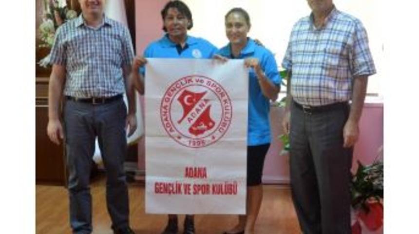 Adanalı Kadın Sporcular Manş Denizi&rsquo;ni Y&uuml;zecek