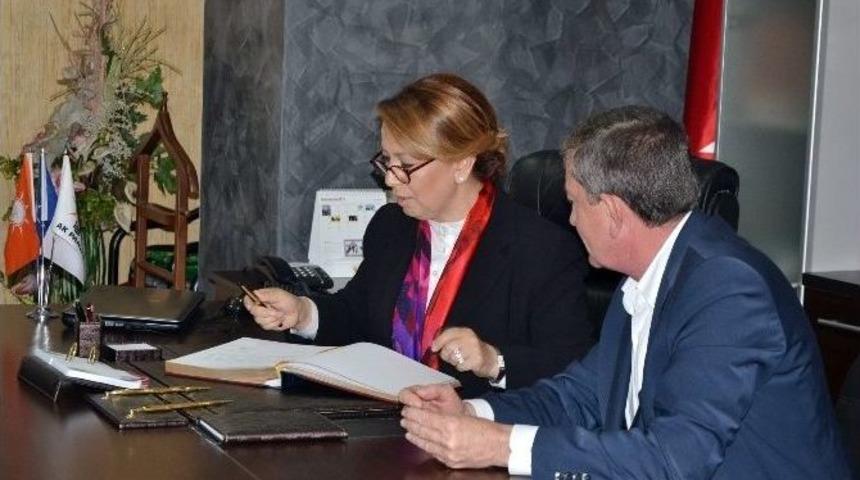 Ak Parti Genel Başkan Yardımcısı &Ccedil;alık&rsquo;tan Trabzon İl Başkanlığı&rsquo;na Ziyaret