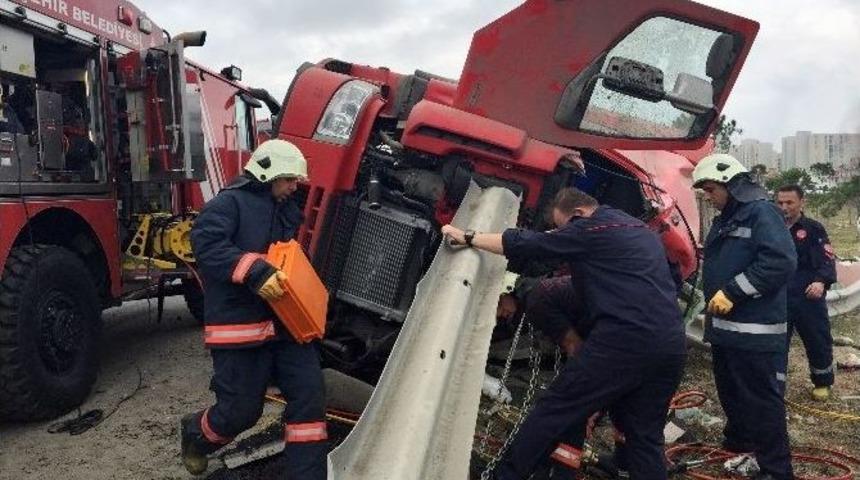 Tem&rsquo;de Kontrolden &Ccedil;ıkan Tır Devrildi