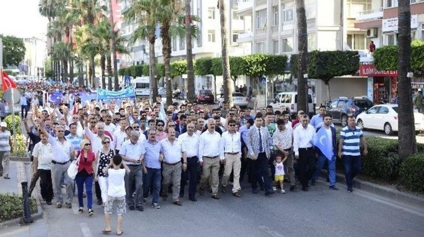 Adana&rsquo;da &Ccedil;in&rsquo;e Tepki Y&uuml;r&uuml;y&uuml;ş&uuml;