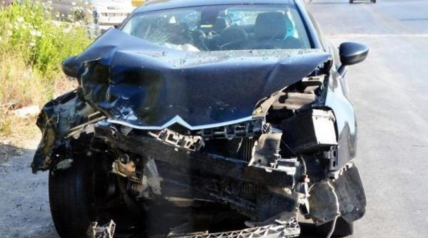 Bodrum'da Iki Otomobil &Ccedil;arpıştı: 6 Yaralı