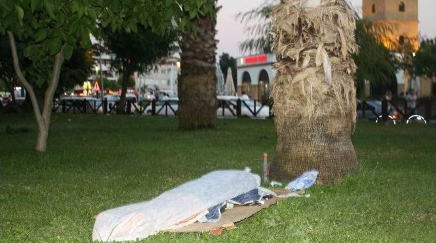 İşten Atılan Şahıs Parkta &Ouml;l&uuml; Bulundu