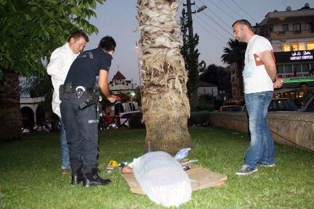 İşten Atılan Şahıs Parkta Ölü Bulundu