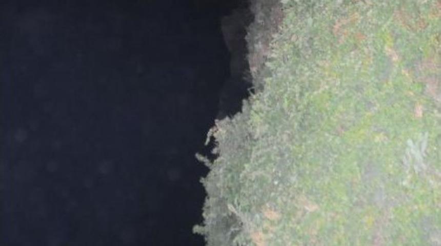 Falezlerden &Ouml;l&uuml;me Atladı, Yardım Istedi, Ancak Kurtarılamadı