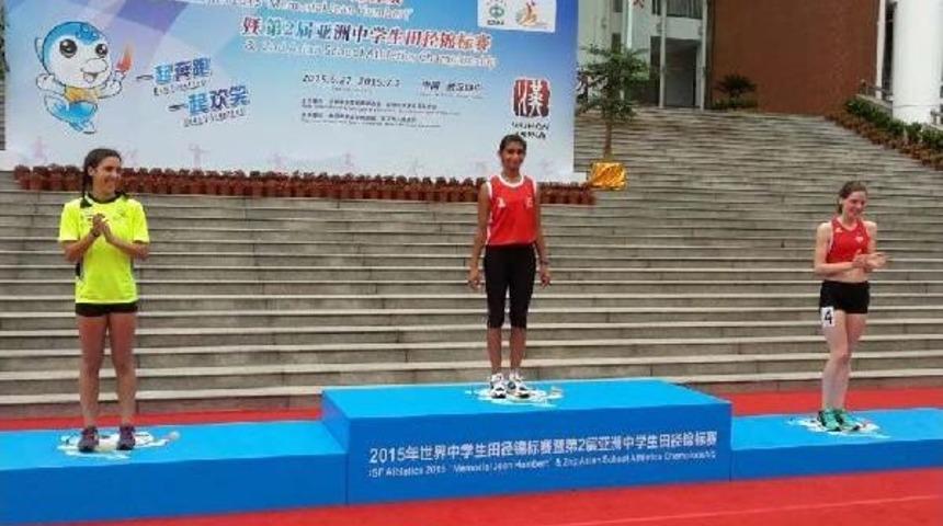 Mersinli Şavval 100 Metre Engellide &Ccedil;in'de Şampiyon Oldu