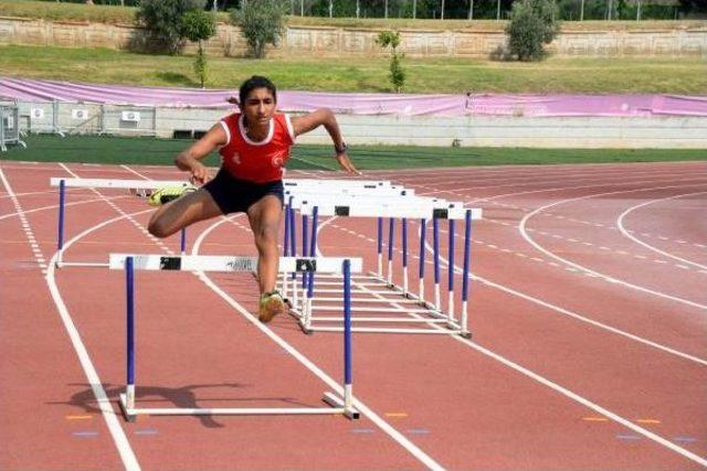 Mersinli Şavval 100 Metre Engellide Çin'de Şampiyon Oldu