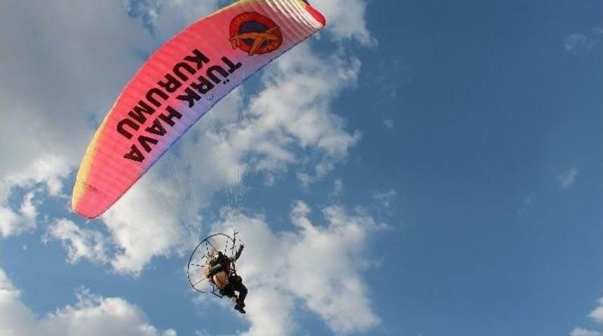 Bor&rsquo;da Yama&ccedil; Paraş&uuml;t&uuml; G&ouml;sterisi D&uuml;zenlendi