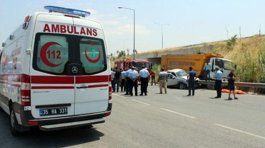 İzmir&rsquo;de Trafik Kazası: 1 &Ouml;l&uuml;, 1 Yaralı