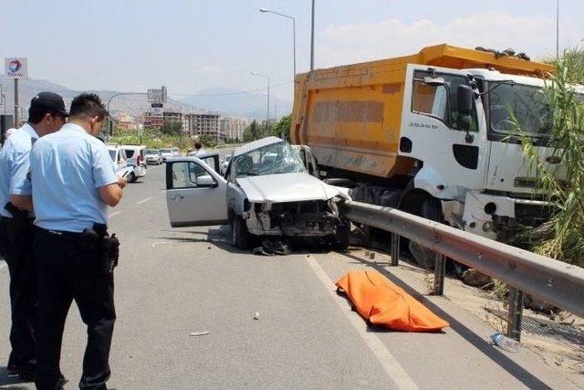 İzmir’de Trafik Kazası: 1 Ölü, 1 Yaralı