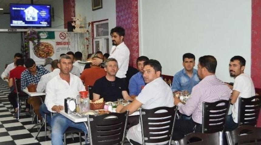 Besnili Sanat&ccedil;ılar İftar Yemeğinde Buluştu