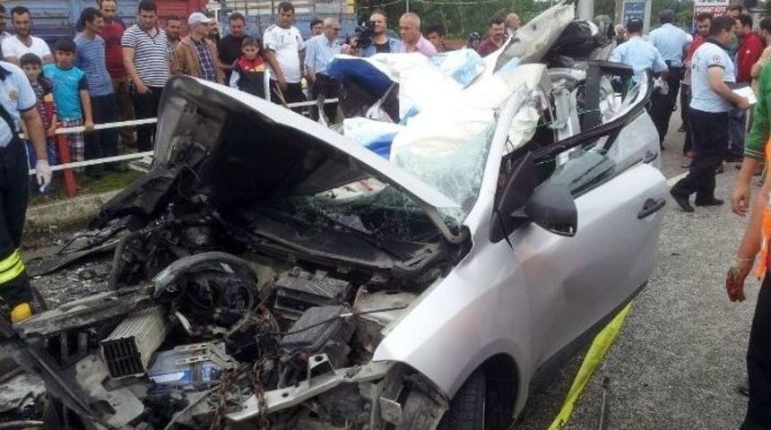 Samsun&rsquo;da Trafik Kazası: 2 &Ouml;l&uuml;, 1 Yaralı