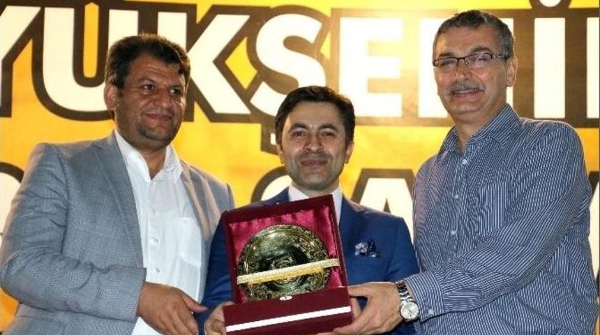 &Ouml;n&uuml;l, İftar Sonrası Ak&ccedil;akalelilerle Buluştu