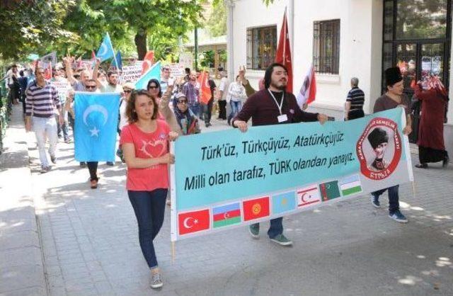 Eskişehir'de Urumçi Katliamı Protesto Edildi