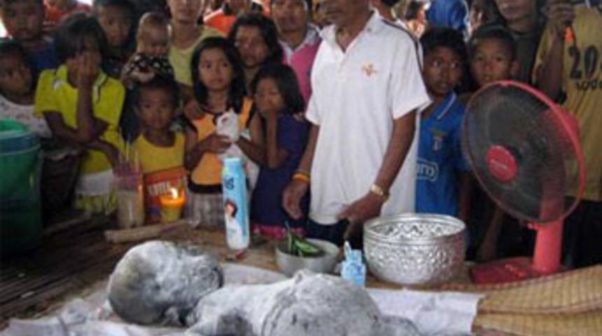 İşte &ccedil;ok konuşulan yaratık bebek!