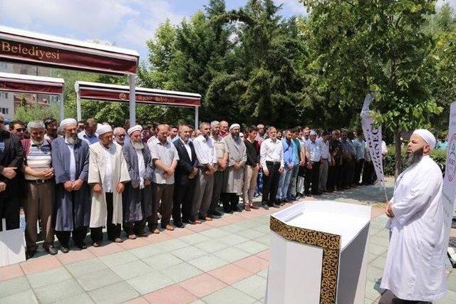 Eskişehir’de Doğu Türkistan’da Ölenler İçin Gıyabi Cenaze Namazı