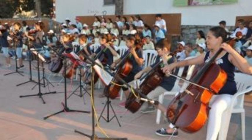 Zeytin &Ccedil;ekirdekleri Yaz Konseri B&uuml;y&uuml;ledi