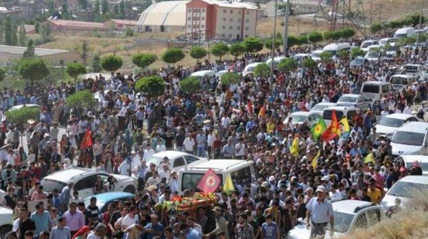 Suriye'de &Ouml;ld&uuml;r&uuml;len Ypg'li Hakkari'de Toprağa Verildi