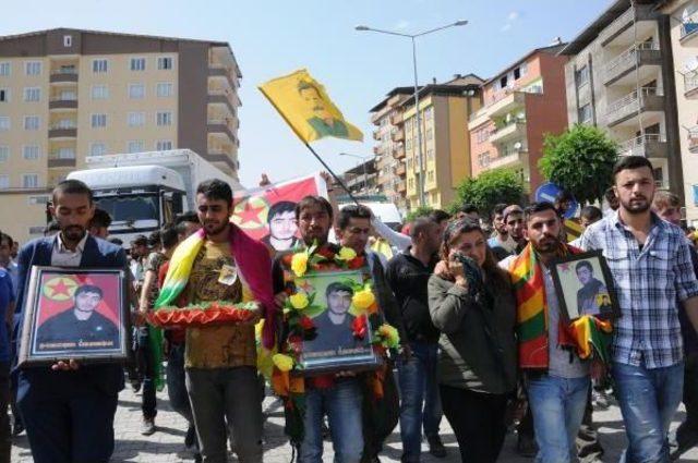 Suriye'de Öldürülen Ypg'li Hakkari'de Toprağa Verildi