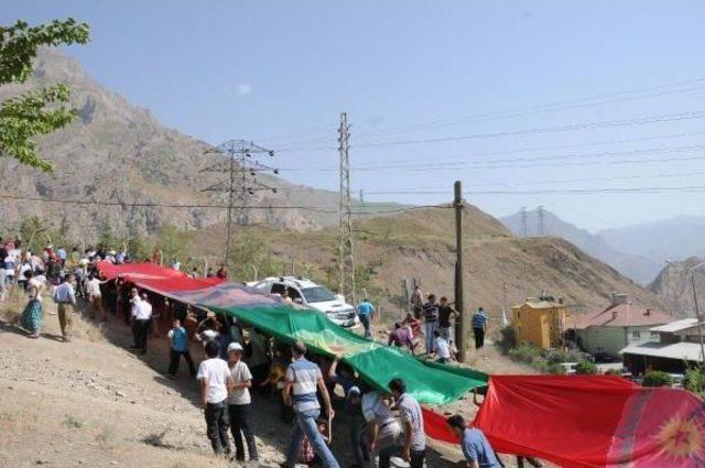 Suriye'de Öldürülen Ypg'li Hakkari'de Toprağa Verildi