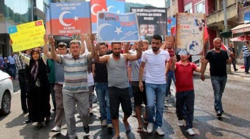 &Ccedil;inli Iş&ccedil;ilerin Sınır Dışı Edilmesini Istediler