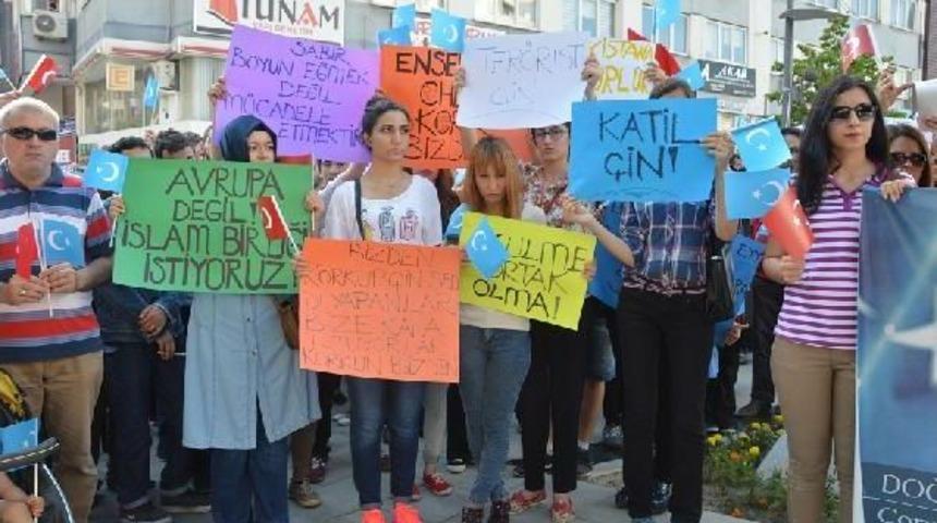 Sosyal Paylaşım Sitesi &Uuml;zerinden  Toplanan Y&uuml;zlerce Kişi &Ccedil;in'i Protesto Etti