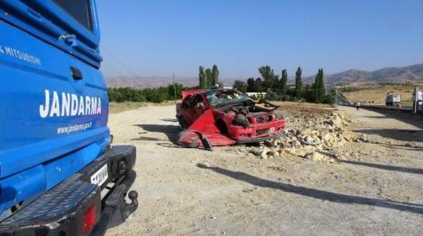 Elazığ'da Kaza : 3 Ağır Yaralı