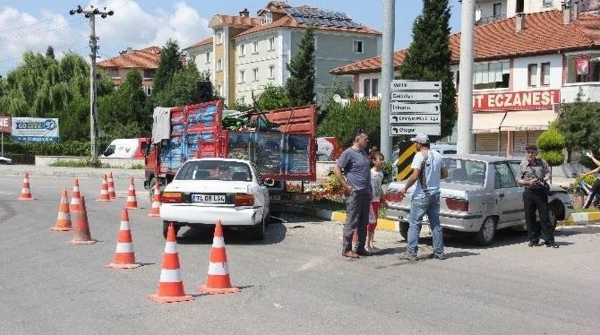 Bartın&rsquo;da Zincirleme Trafik Kazası: 4 Yaralı