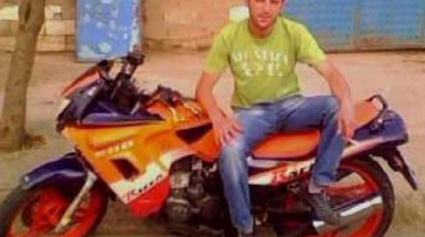 Motosiklet Kamyona &Ccedil;arptı: 1 Ağır Yaralı