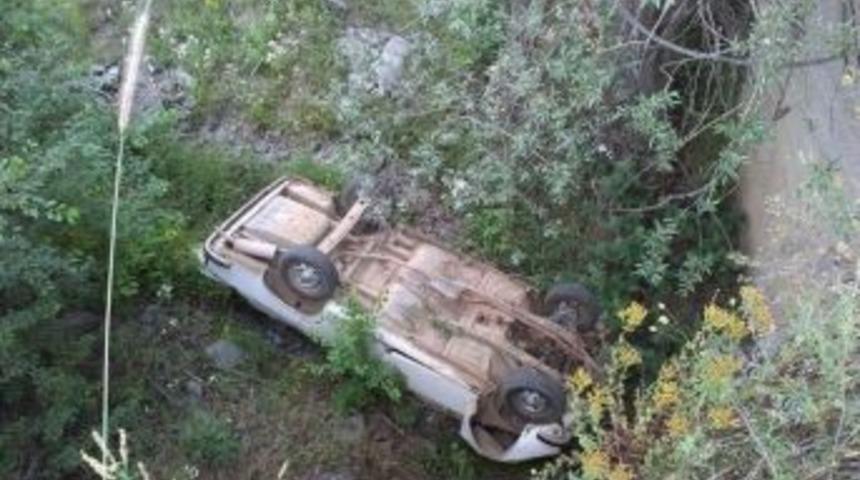 G&uuml;m&uuml;şhane&rsquo;de Trafik Kazası: 4 Yaralı