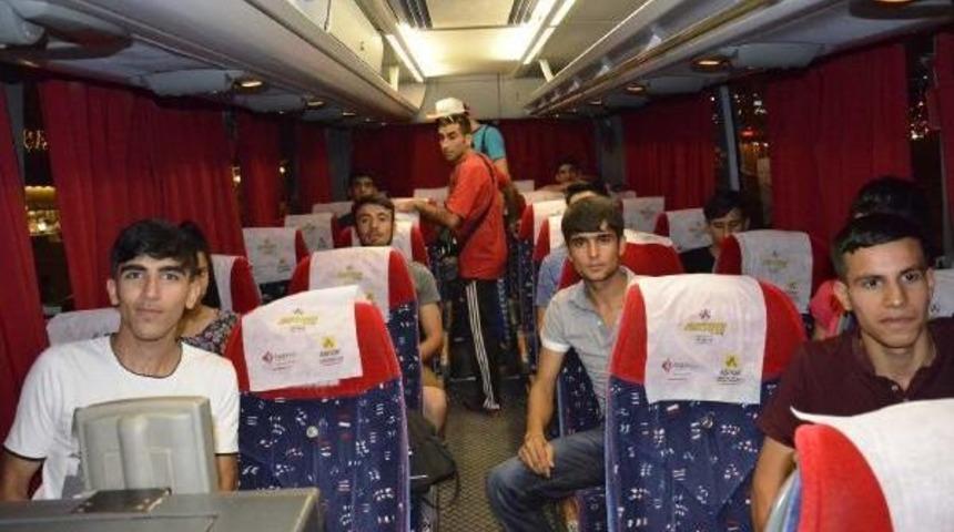 Maddi Durumu Yetersiz 60 &Ouml;ğrenciyi Sınava Belediye G&ouml;nderdi