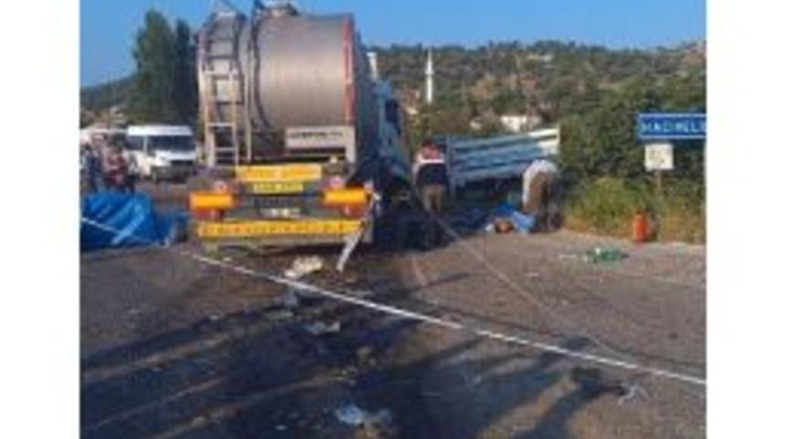 Salihli&rsquo;de Trafik Kazası: 15 &Ouml;l&uuml;