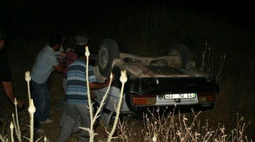 Otomobil Devrildi; S&uuml;r&uuml;c&uuml; Ve Eşi Yaralandı