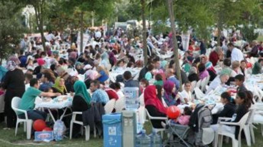 Başiskele&rsquo;de Ramazan Paylaşımları Devam Ediyor