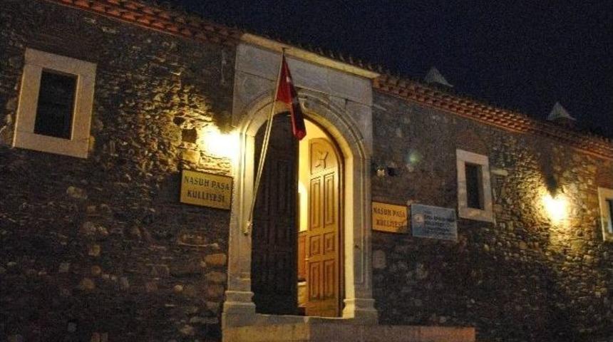 Tarihi Nasuh Paşa K&uuml;lliyesi&rsquo;nde İftar Yemeği Verildi