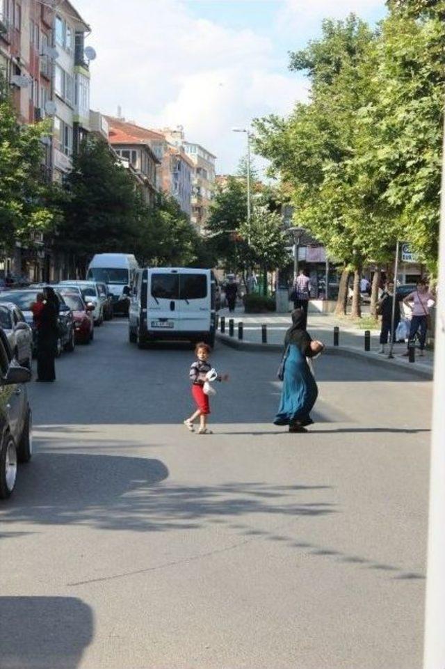 Suriyeli Göçmenler Tekirdağ’da Dileniyor