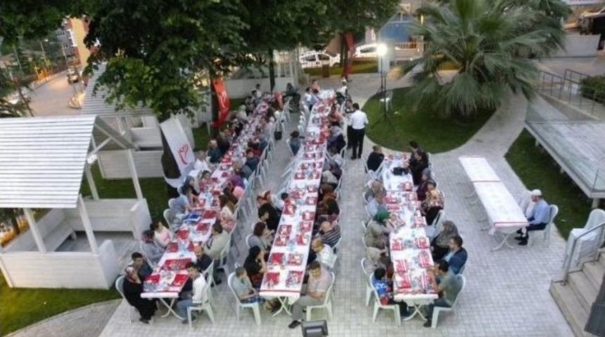 G&uuml;ng&ouml;ren Engelli Merkezi&rsquo;nde İftar Sofraları Kuruluyor