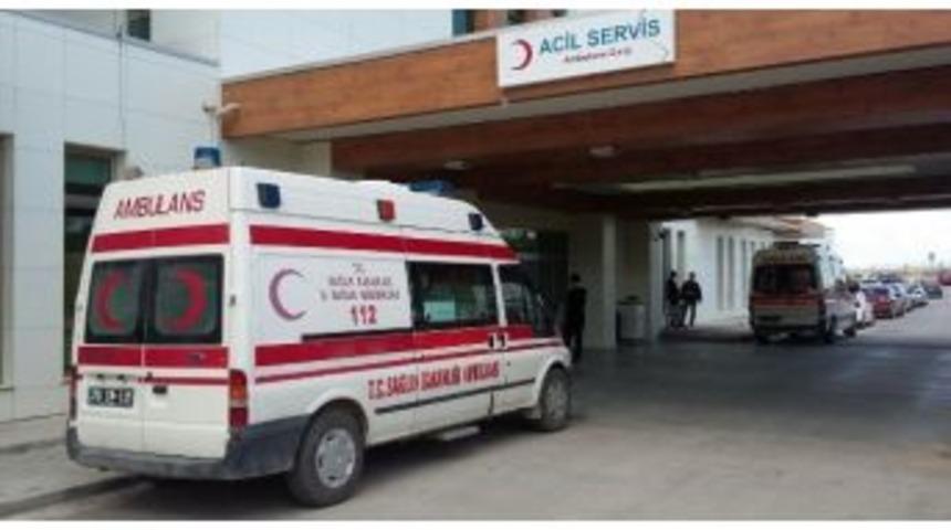 Servis Minib&uuml;s&uuml; Tarlaya Devrildi: 14 Yaralı