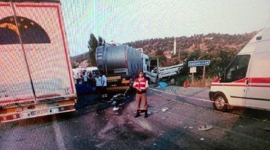 Manisa'da Kaza: 15 Tarım Iş&ccedil;isi &Ouml;ld&uuml; (3)