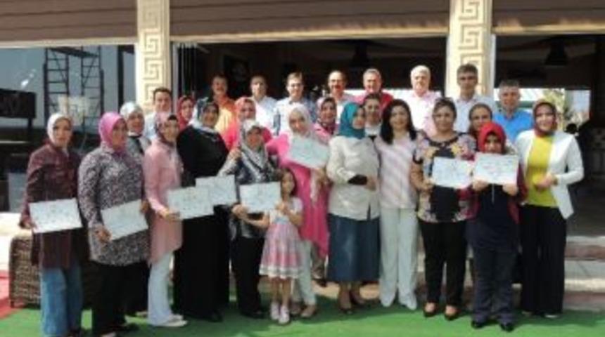 Erdemli&rsquo;de Polis Eşleri Belgeli Takı Tasarımcı Oldu