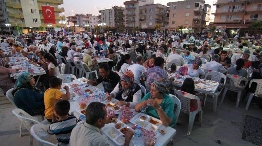 G&uuml;m&uuml;ld&uuml;r&rsquo;de İftar Sofrası Kuruldu