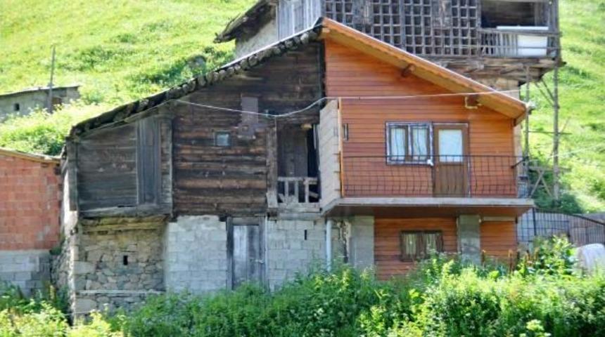 Baba Mirası Evi Motorlu Testere Ile Ikiye B&ouml;ld&uuml;ler