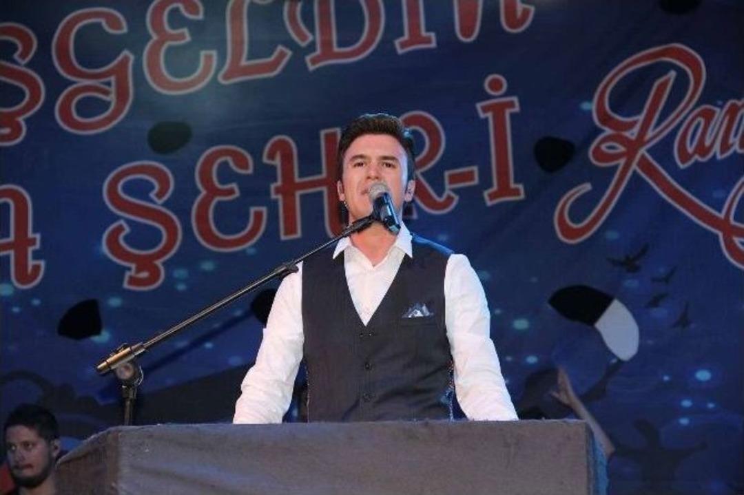 İskenderun&rsquo;da Mustafa Ceceli R&uuml;zgarı