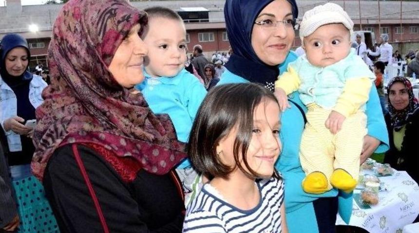 Başkan Toru, &Ouml;ks&uuml;z Ve Yetimlerle İftarda Buluştu